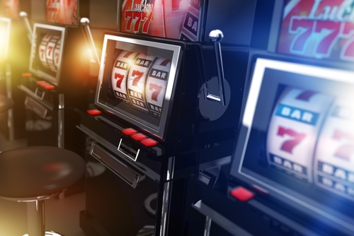 diverses machines à sous présentent dans un casino